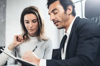 欠款逾限未还，何时可依法提起诉讼？